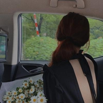 当红小花深夜共进晚餐，评论区沦陷，连日来引热议